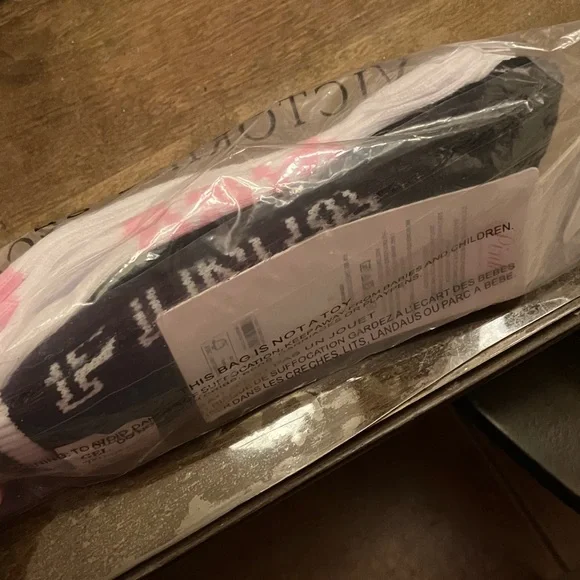 🔥VS Pink NEW 2-pk crew socks NWT - Picture 4 of 5